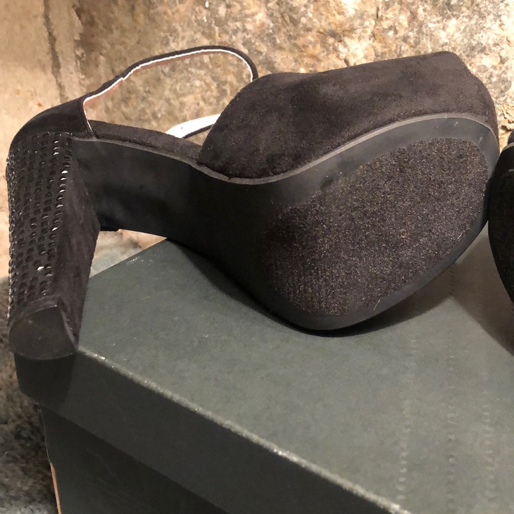 (MAKE OFFERS 💰) Bella Luna Suede New Heels - Picture 6 of 7
